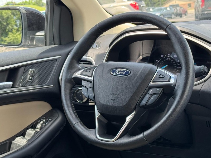 Ford Edge Vehicle Image 12