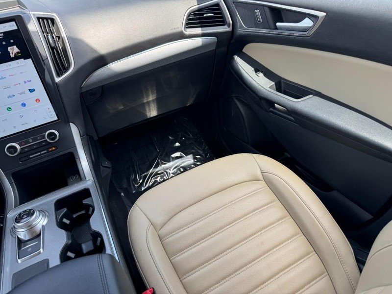 Ford Edge Vehicle Image 15