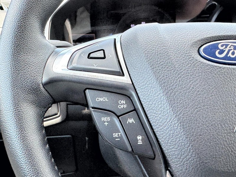 Ford Edge Vehicle Image 16