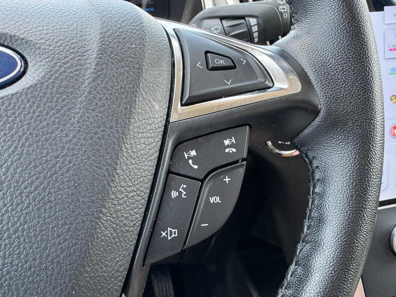 Ford Edge Vehicle Image 17