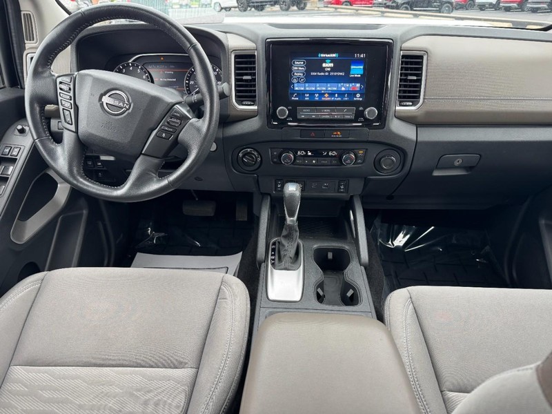 Nissan Frontier Vehicle Image 11