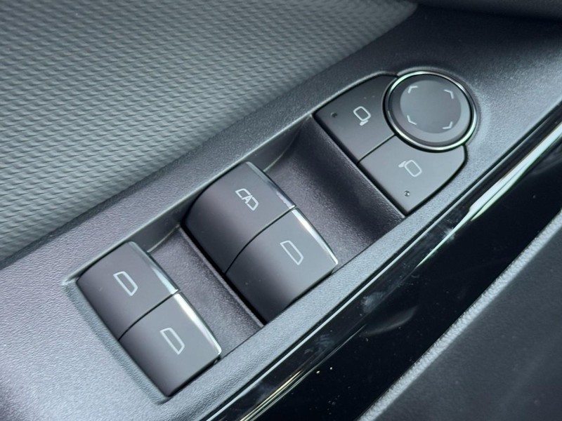 Chevrolet Equinox Vehicle Image 15