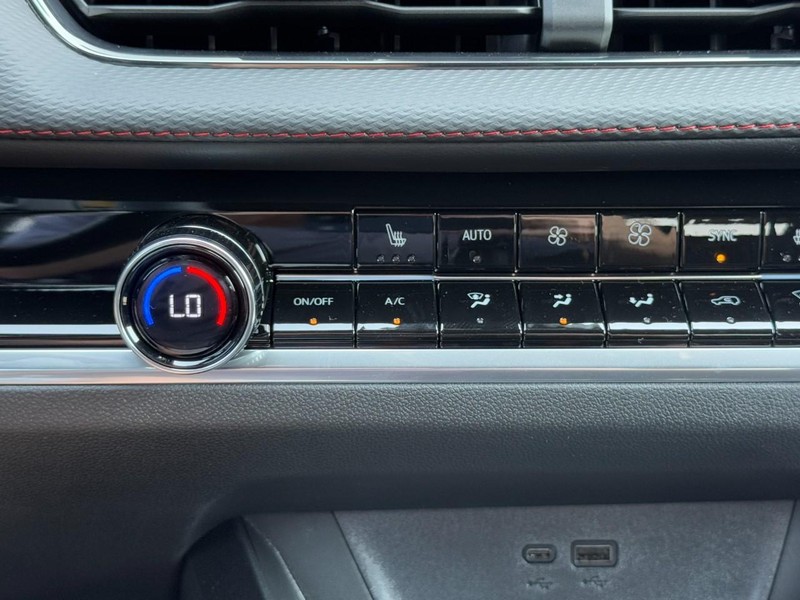 Chevrolet Equinox Vehicle Image 14