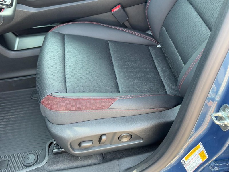 Chevrolet Equinox Vehicle Image 16