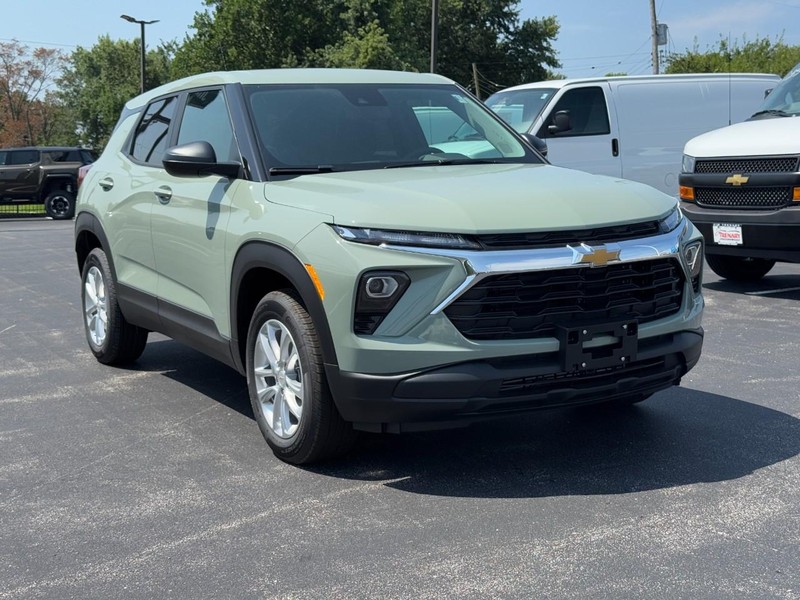 Chevrolet TrailBlazer Vehicle Image 02