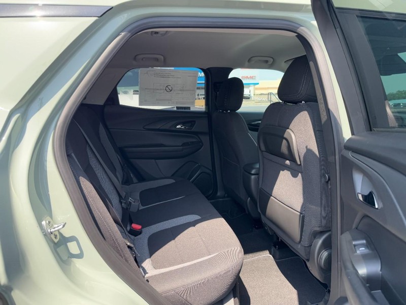 Chevrolet TrailBlazer Vehicle Image 06