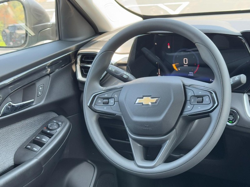 Chevrolet TrailBlazer Vehicle Image 08