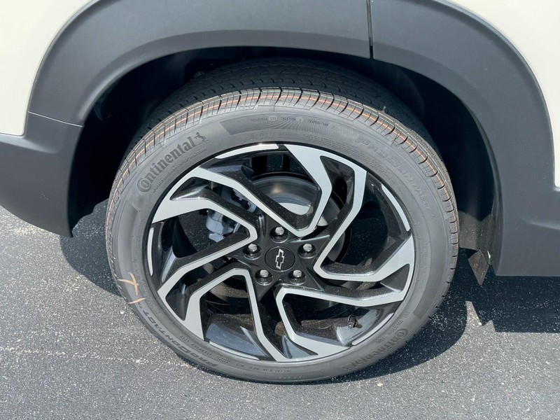 Chevrolet TrailBlazer Vehicle Image 05