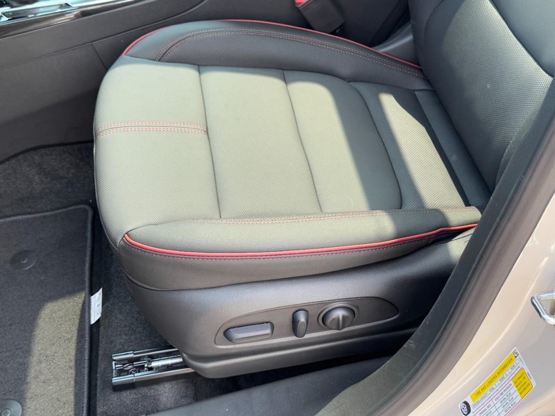 Chevrolet TrailBlazer Vehicle Image 16