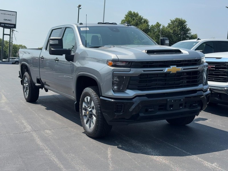 Chevrolet Silverado 2500HD Vehicle Image 02