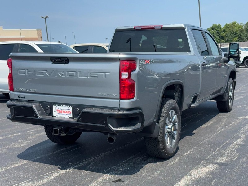 Chevrolet Silverado 2500HD Vehicle Image 04