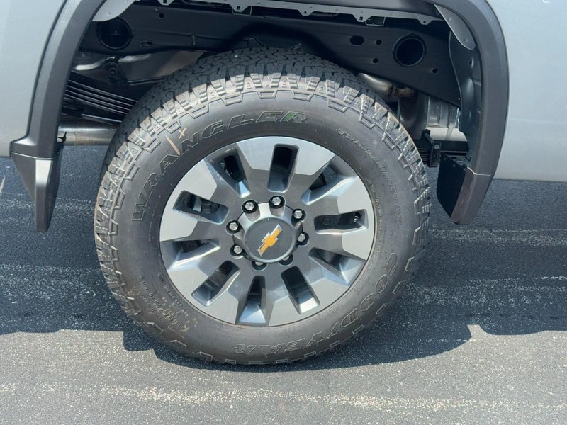 Chevrolet Silverado 2500HD Vehicle Image 05