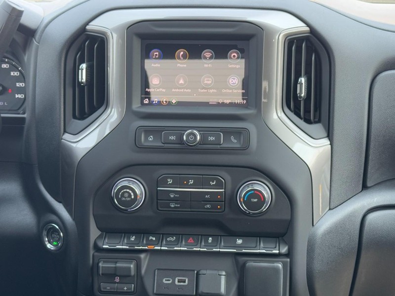 Chevrolet Silverado 2500HD Vehicle Image 09