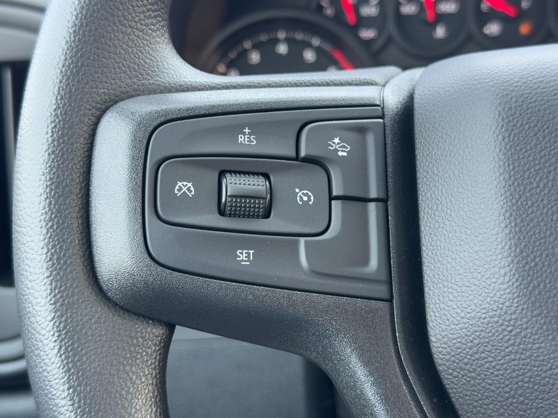 Chevrolet Silverado 2500HD Vehicle Image 11