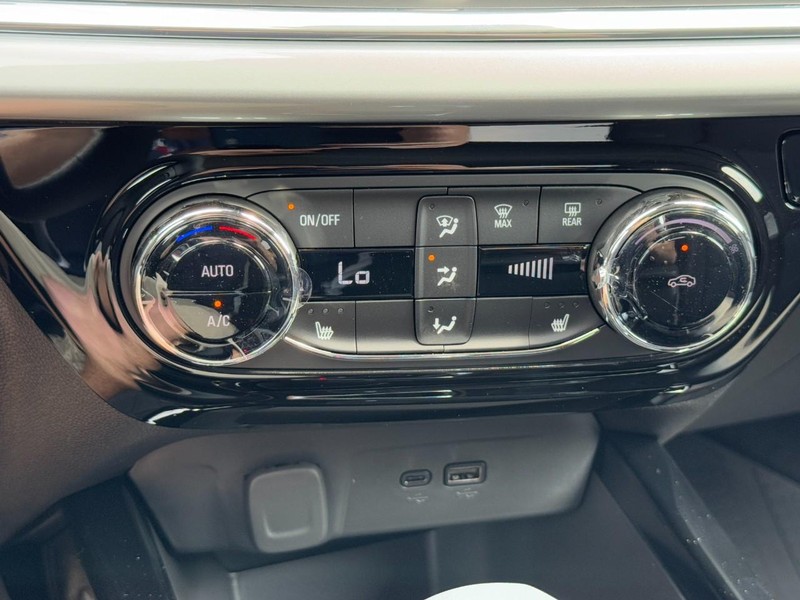 Chevrolet Trax Vehicle Image 13