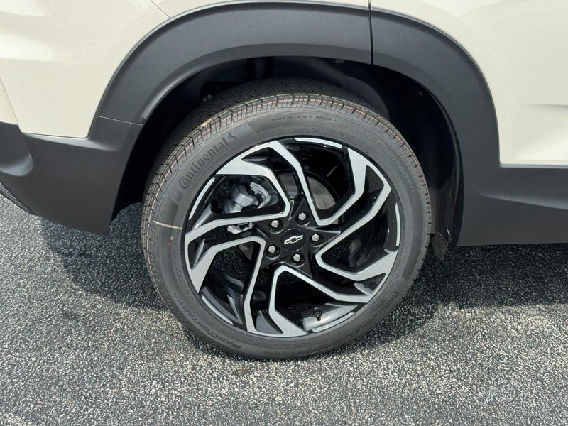 Chevrolet TrailBlazer Vehicle Image 05