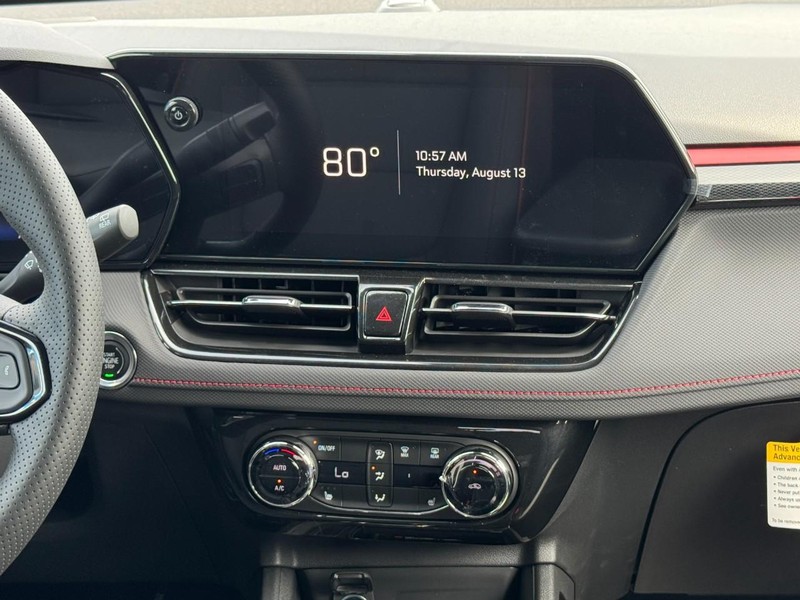 Chevrolet TrailBlazer Vehicle Image 09