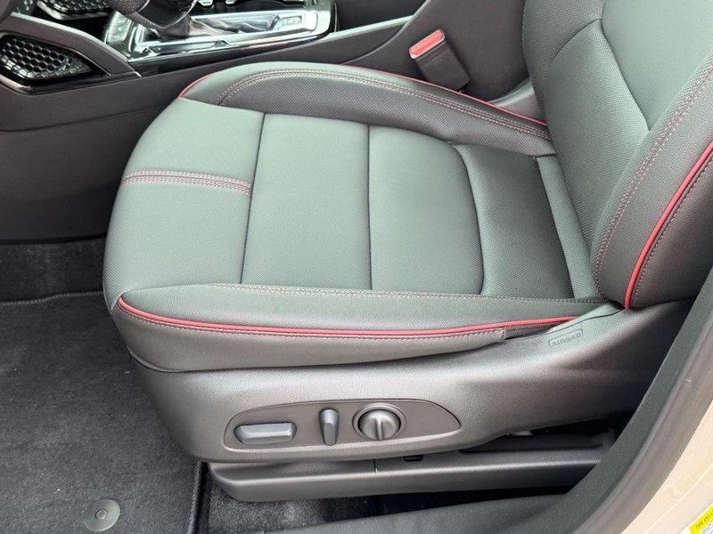 Chevrolet TrailBlazer Vehicle Image 15
