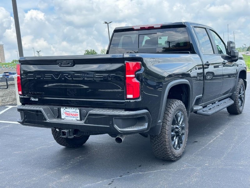 Chevrolet Silverado 2500HD Vehicle Image 04