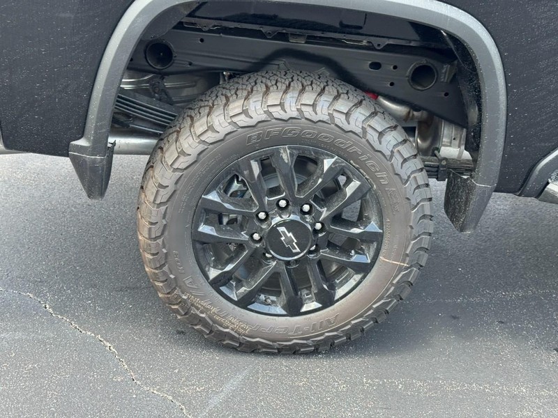 Chevrolet Silverado 2500HD Vehicle Image 05