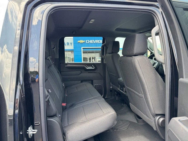 Chevrolet Silverado 2500HD Vehicle Image 06