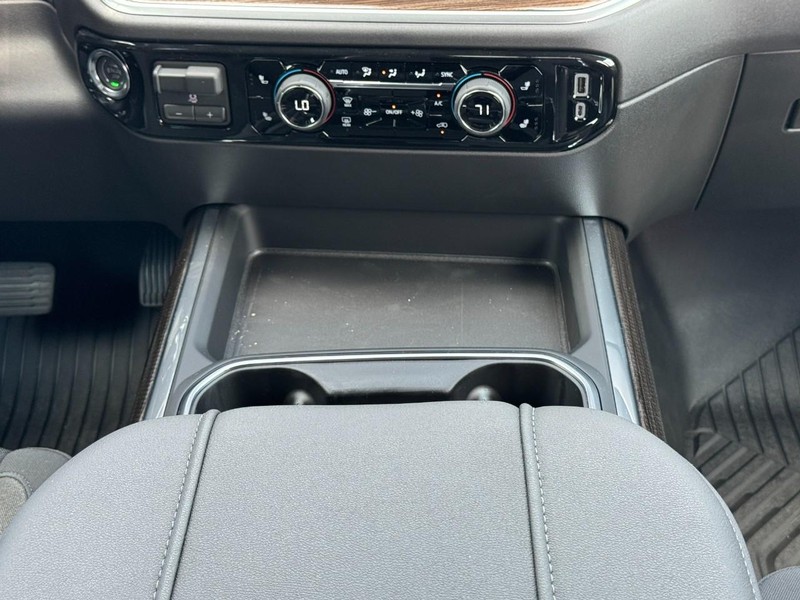 Chevrolet Silverado 2500HD Vehicle Image 10