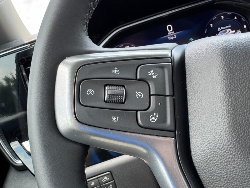 Chevrolet Silverado 2500HD Vehicle Image 11