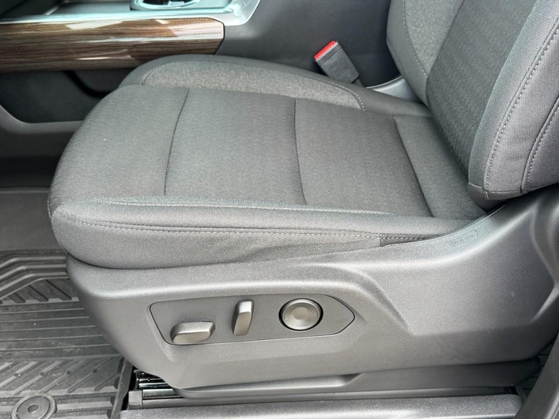 Chevrolet Silverado 2500HD Vehicle Image 15