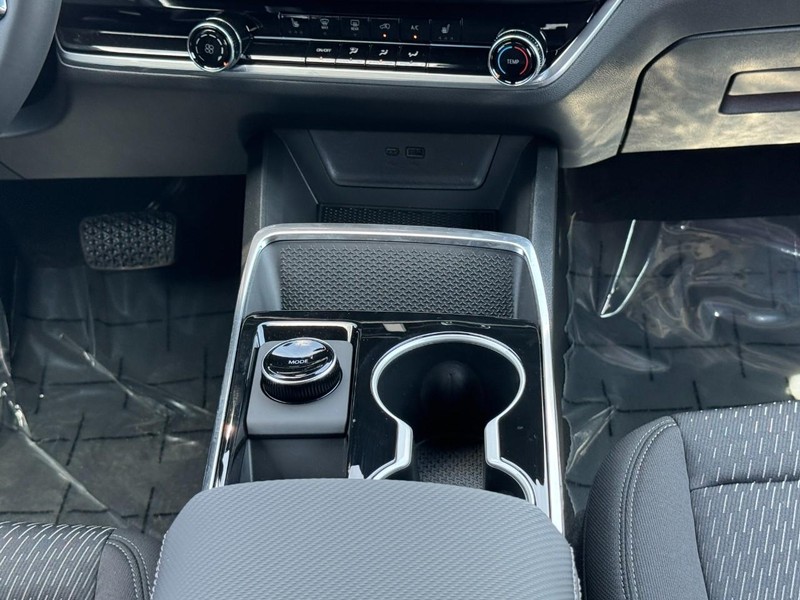 Chevrolet Equinox Vehicle Image 10