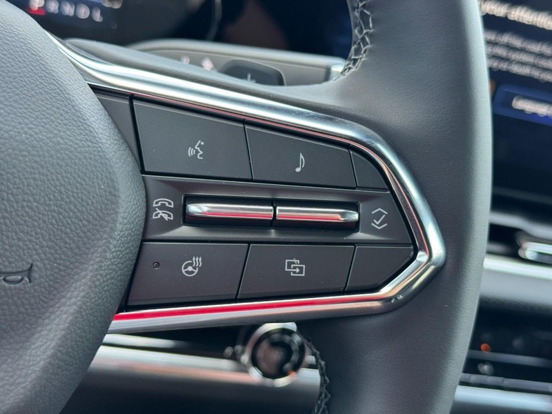 Chevrolet Equinox Vehicle Image 12