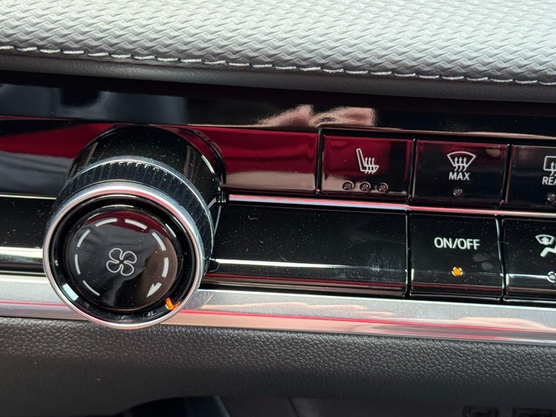 Chevrolet Equinox Vehicle Image 13