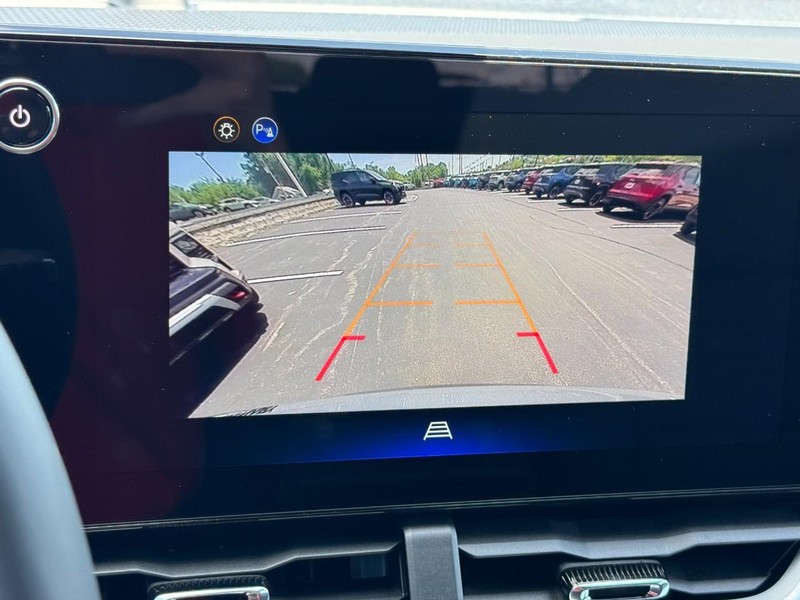 Chevrolet Equinox Vehicle Image 14