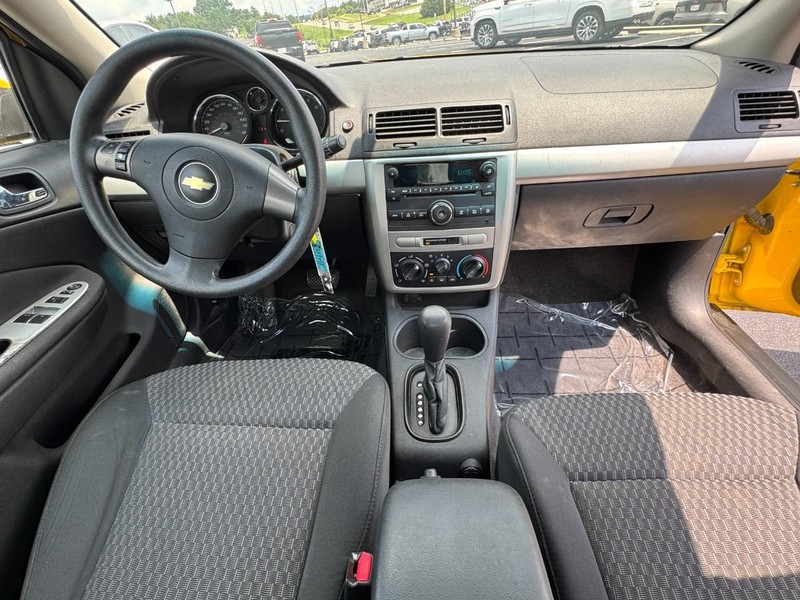 Chevrolet Cobalt Vehicle Image 12