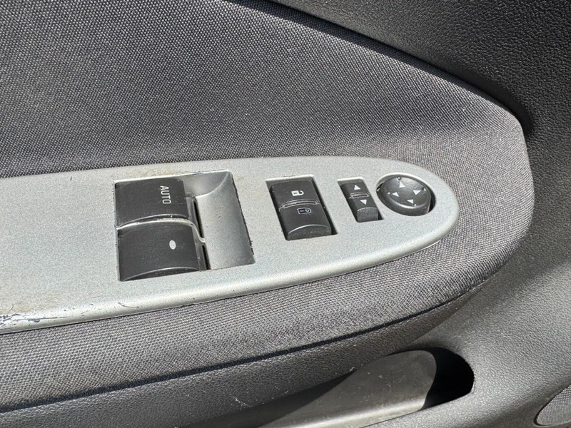 Chevrolet Cobalt Vehicle Image 20