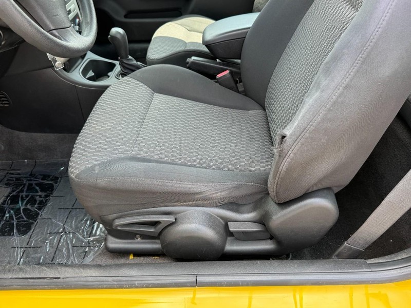 Chevrolet Cobalt Vehicle Image 21
