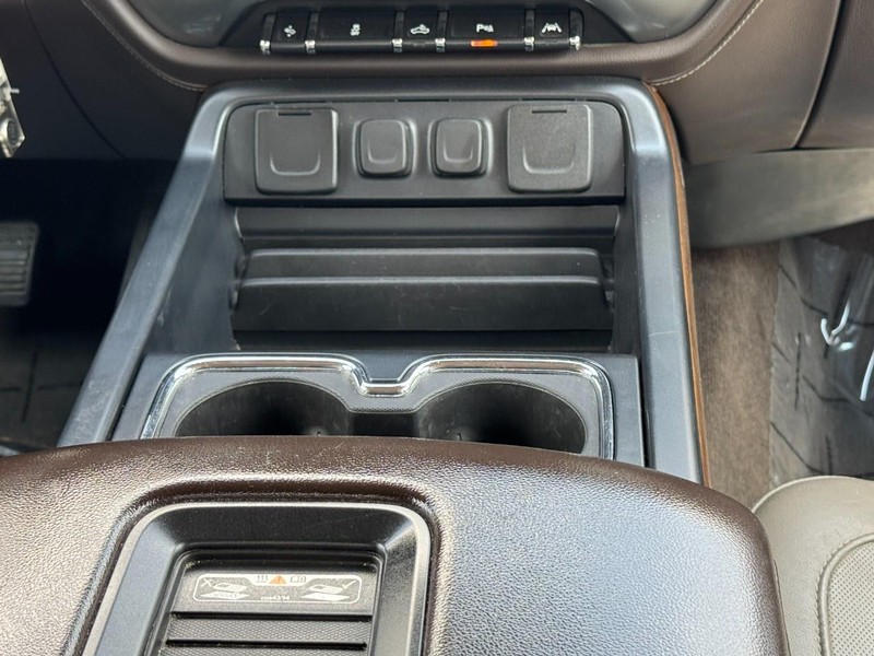 Chevrolet Silverado 1500 Vehicle Full-screen Gallery Image 14