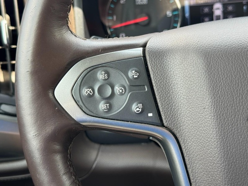 Chevrolet Silverado 1500 Vehicle Full-screen Gallery Image 18