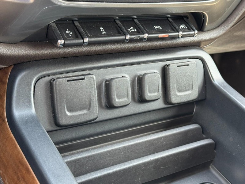 Chevrolet Silverado 1500 Vehicle Full-screen Gallery Image 21