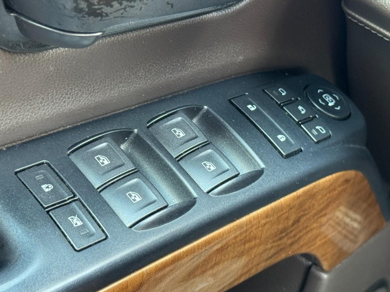 Chevrolet Silverado 1500 Vehicle Full-screen Gallery Image 24