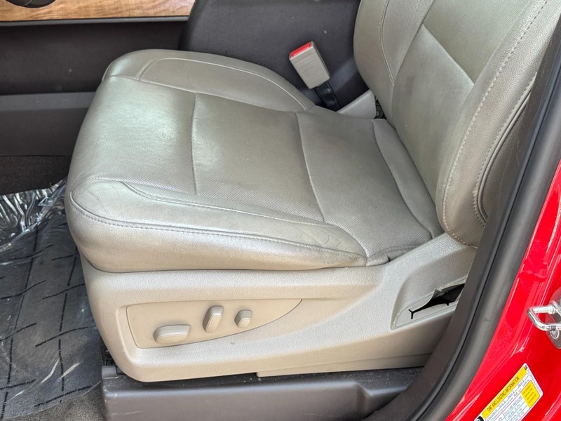 Chevrolet Silverado 1500 Vehicle Full-screen Gallery Image 25