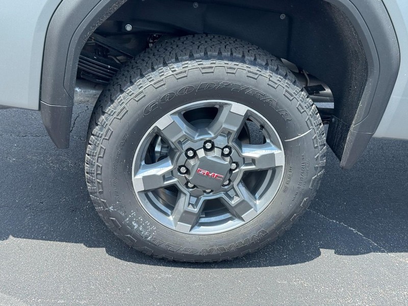 GMC Sierra 2500HD Vehicle Image 05