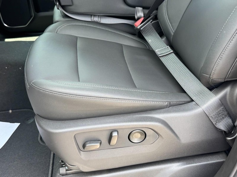 GMC Sierra 2500HD Vehicle Image 16
