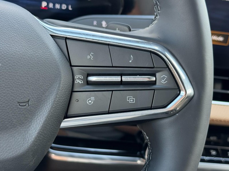 Chevrolet Equinox Vehicle Image 12