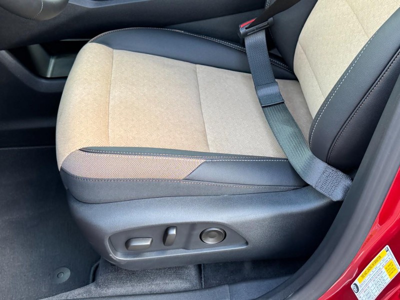 Chevrolet Equinox Vehicle Image 15
