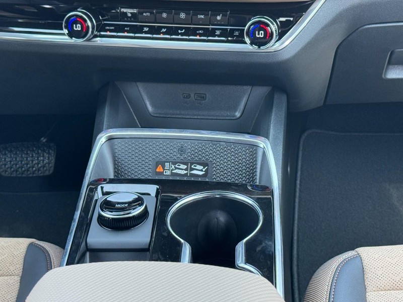 Chevrolet Equinox Vehicle Image 10