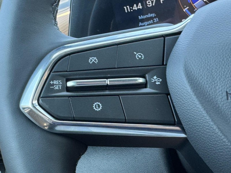 Chevrolet Equinox Vehicle Image 11