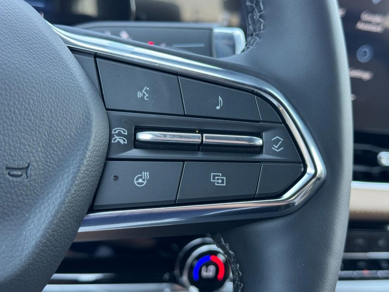 Chevrolet Equinox Vehicle Image 12