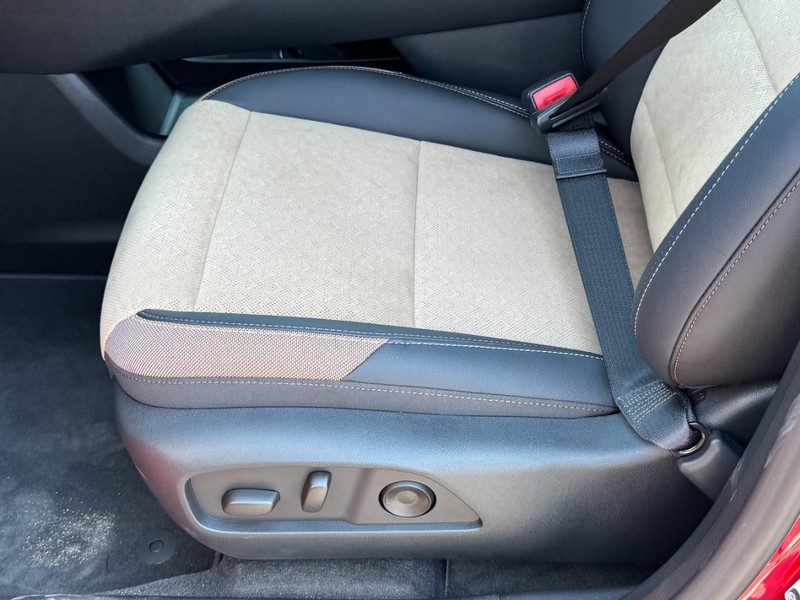 Chevrolet Equinox Vehicle Image 17