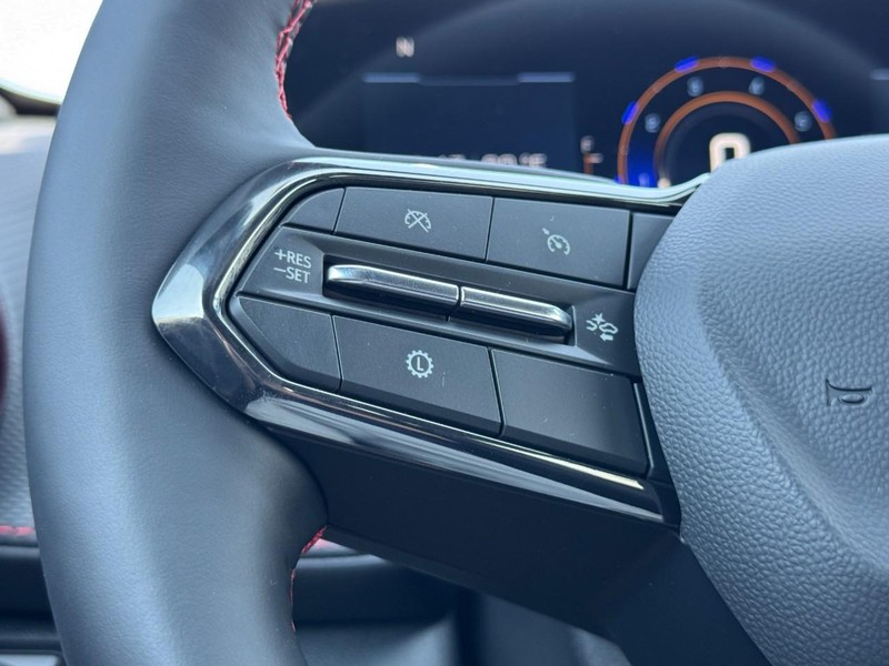 Chevrolet Equinox Vehicle Image 11