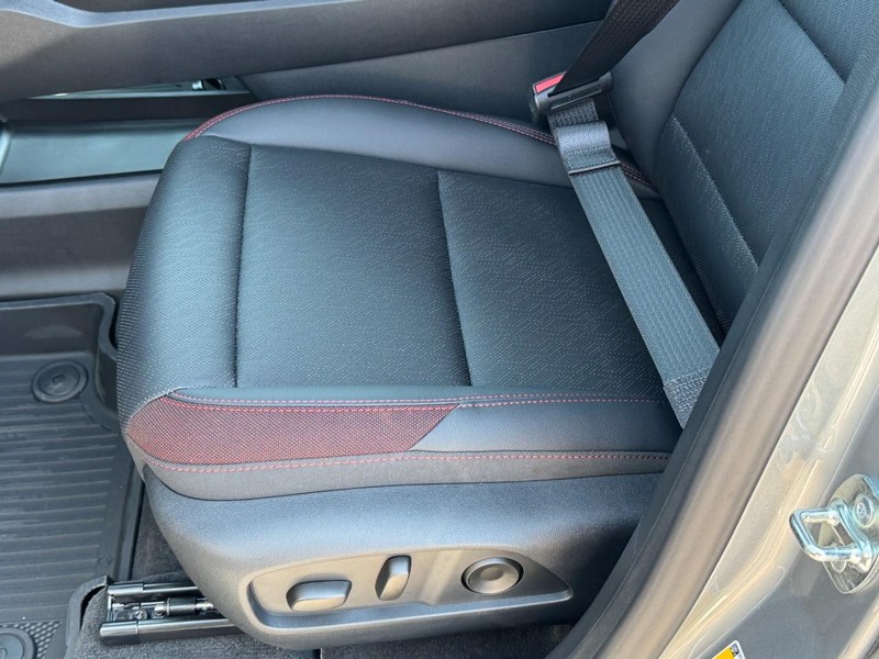 Chevrolet Equinox Vehicle Image 16